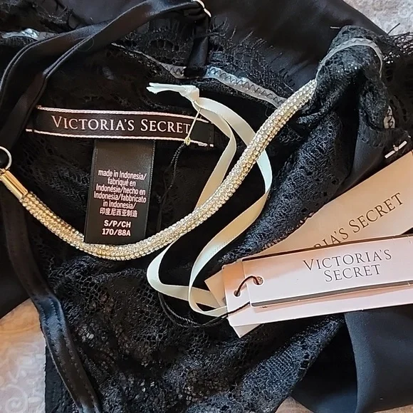 NWT Victoria's Secret: Lace-Back Cami w/ sparkle straps, Black, Small - Picture 7 of 11